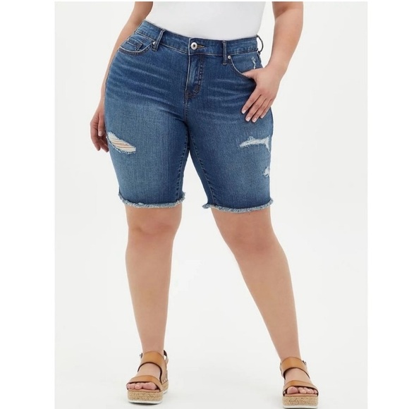 TORRID Distressed‎ Denim Shorts Size 22 Dark Wash - Picture 1 of 7